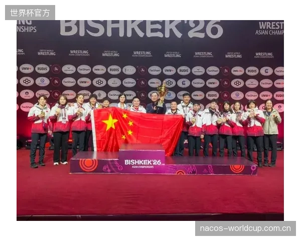 中国女子摔跤队凭借多点开花,历史性夺得亚锦赛团体冠军。 中国女子摔跤队凭借多点开花,历史性夺得亚锦赛团体冠军。